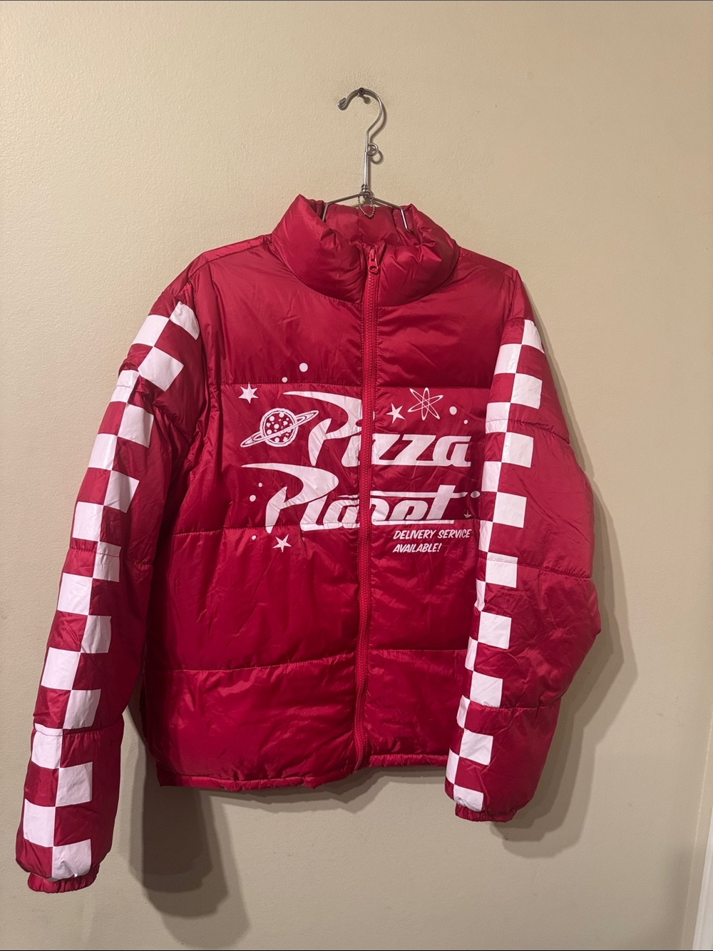 Unisex red / burgundy Disney Pizza Planet puffer jacket sz M Checkered Arms
